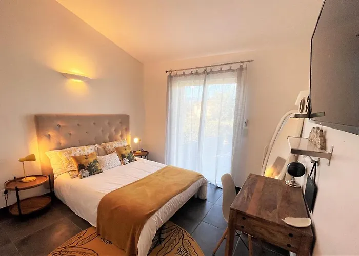 Casa Baggia, Proche Plage, Piscine A Debordement Chauffee, Pool House * Порто-Веккьо