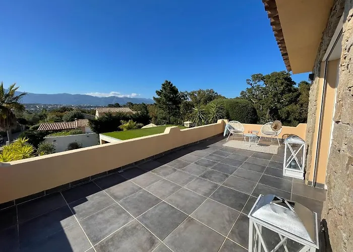 Casa Baggia, Proche Plage, Piscine A Debordement Chauffee, Pool House * Порто-Веккьо