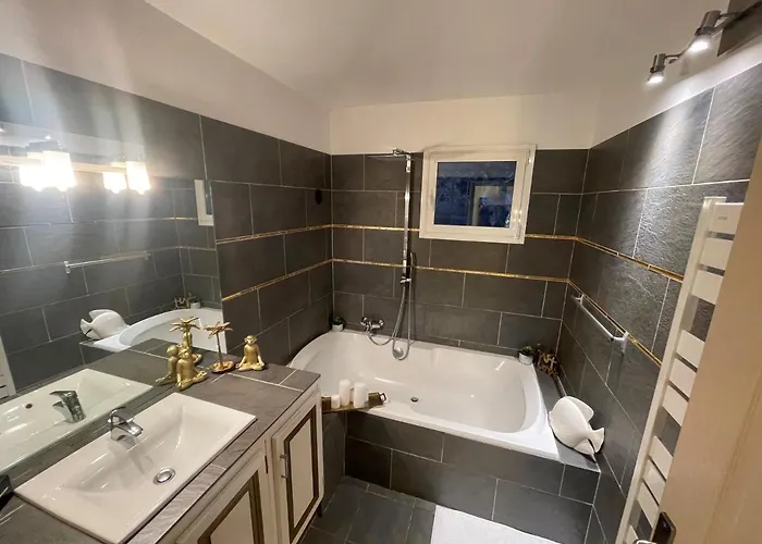 Casa Baggia, Proche Plage, Piscine A Debordement Chauffee, Pool House Порто-Веккьо