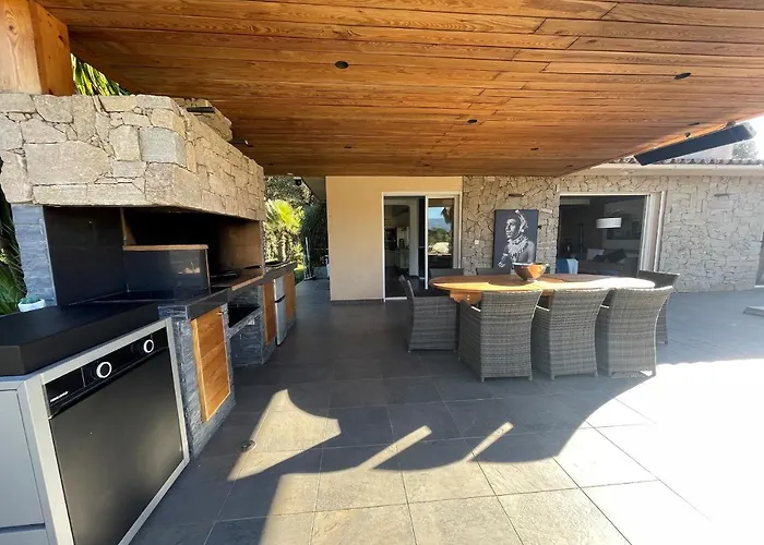 Casa Baggia, Proche Plage, Piscine A Debordement Chauffee, Pool House Порто-Веккьо